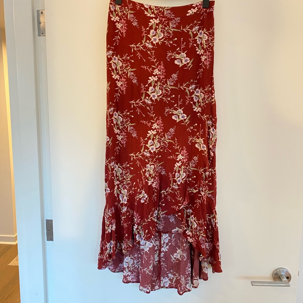 American eagle hi lo floral red skirt.